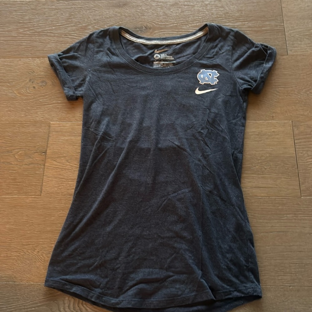Nike North Carolina Tar Heels T-shirt Medium